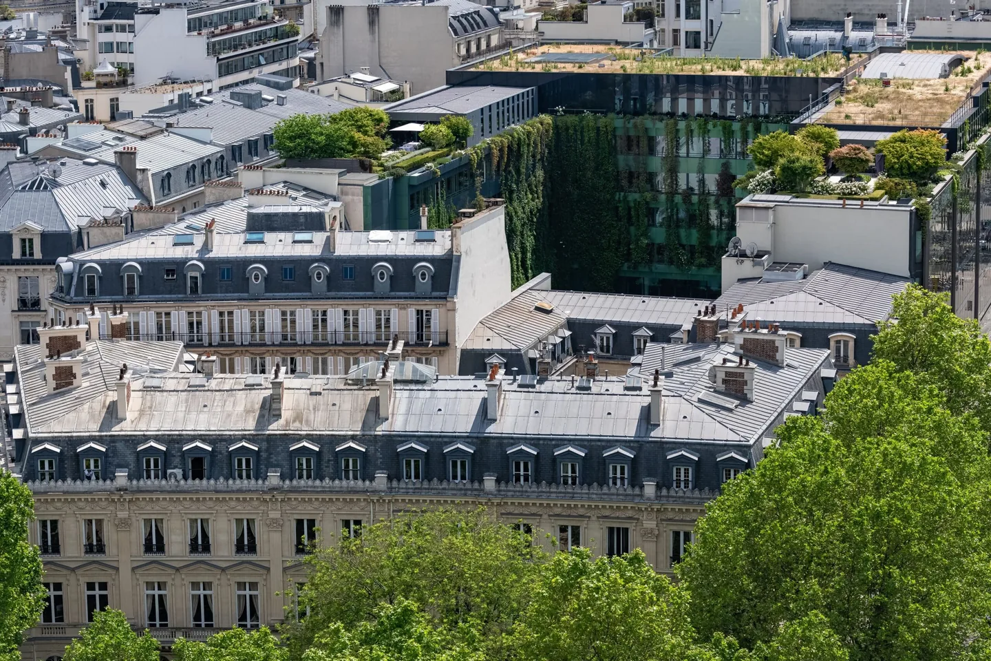 Paris, luxury Haussmann facades — Couvreur — par Bleu Ciel Toiture - Couvreur Paris 75