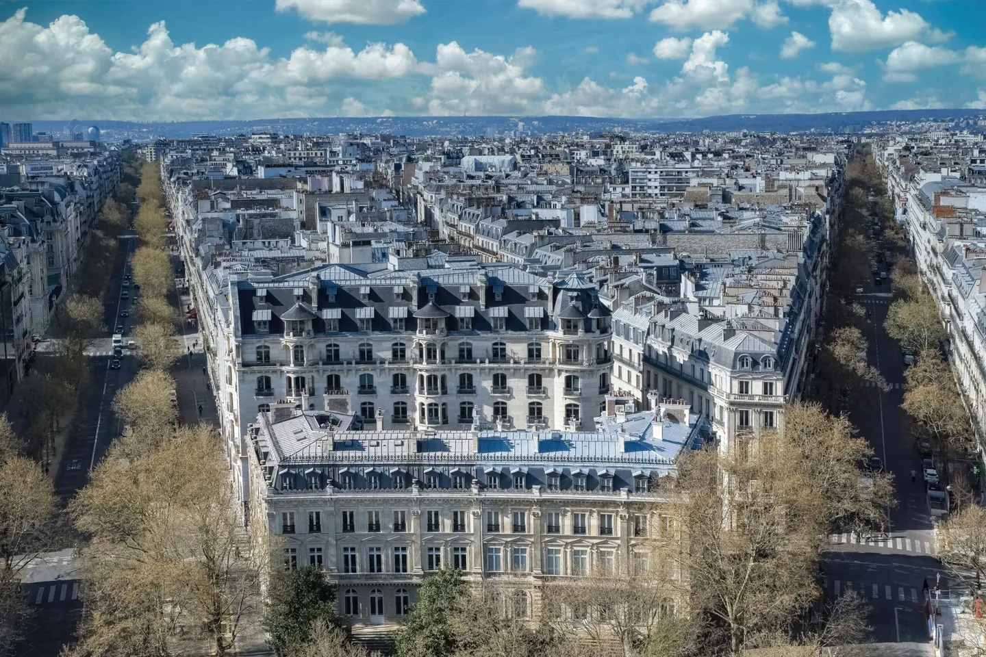 Paris, beautiful Haussmann facades and roofs — Couvreur — par Bleu Ciel Toiture - Couvreur Paris 75
