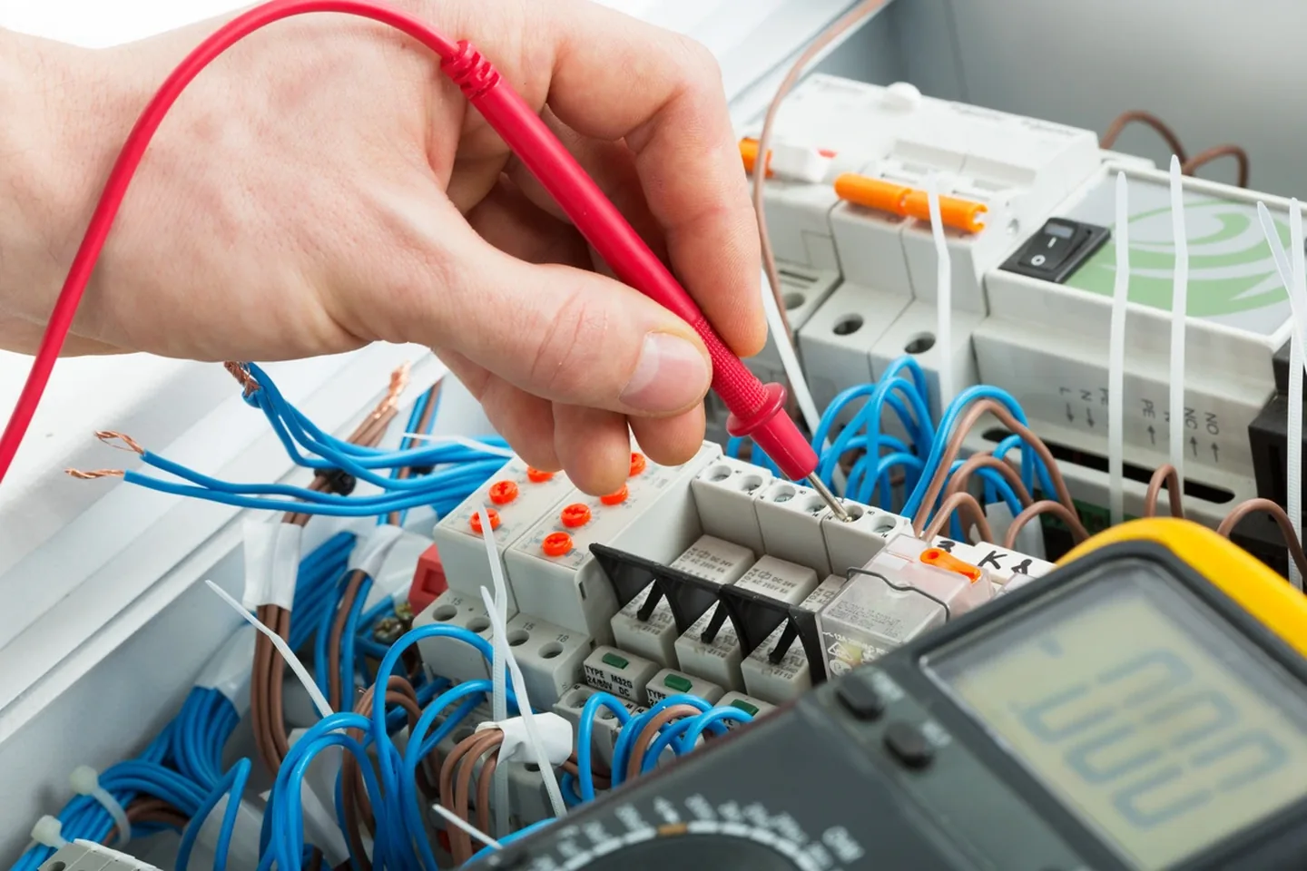 Savoir-faire — Électricien — par ARNAUD HEINRICH ELECTRICITE — à Lyon