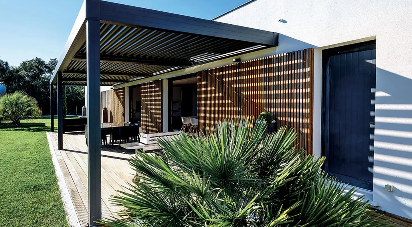 Avezou-menuiserie-pergolaClimatiqueC à Bordeaux — Menuisier — par Menuiserie Avezou ｜VÉRANDAS - PERGOLA - FENÊTRES - PORTAILS - MENUISERIE, ALU, PVC, BOIS