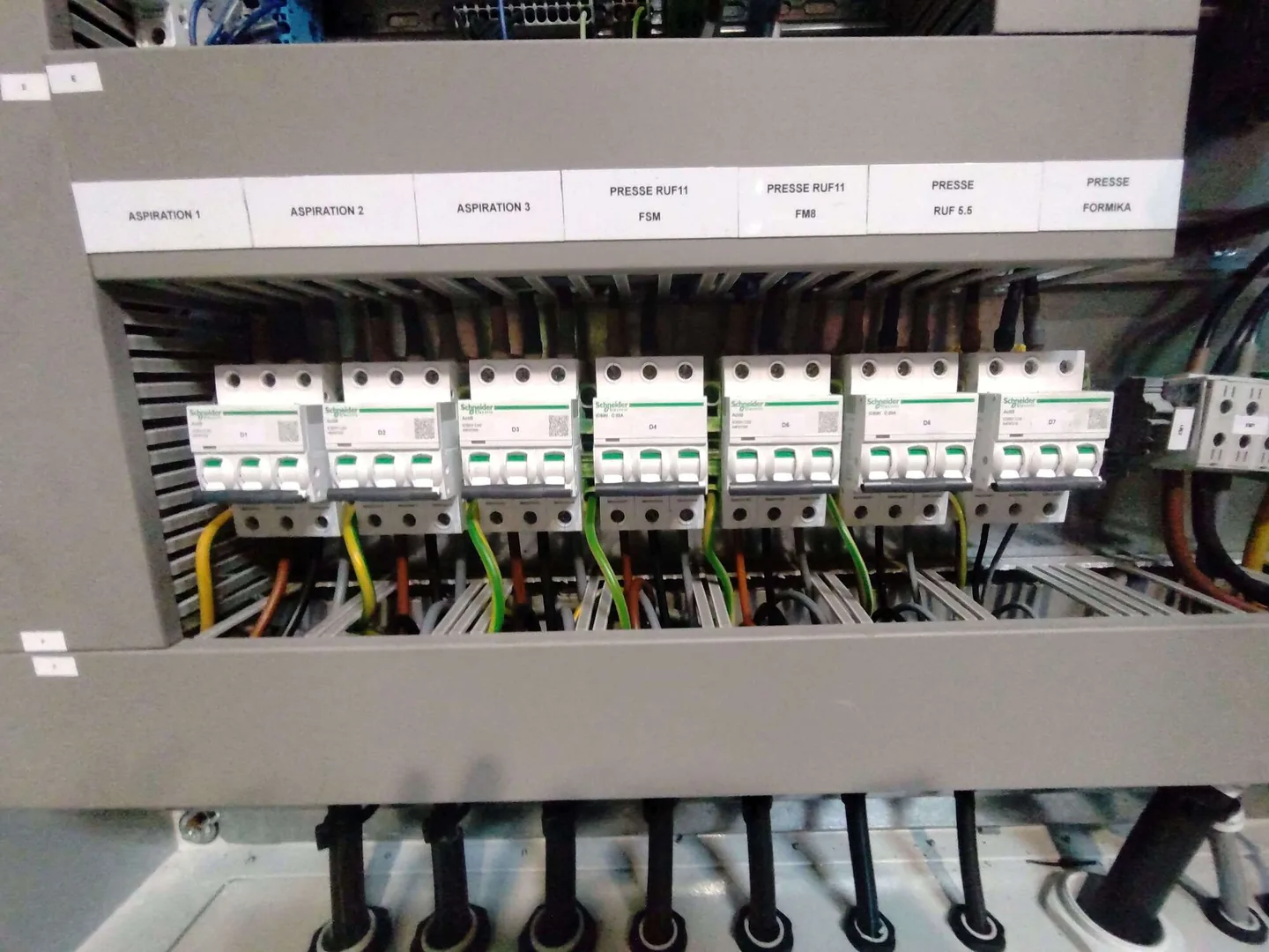 Installation électrique moderne dans une maison rénovée à Amiens — Électricien — par SAS BLONDEL'ELEC, électricien photovoltaïque et bornes recharge Amiens