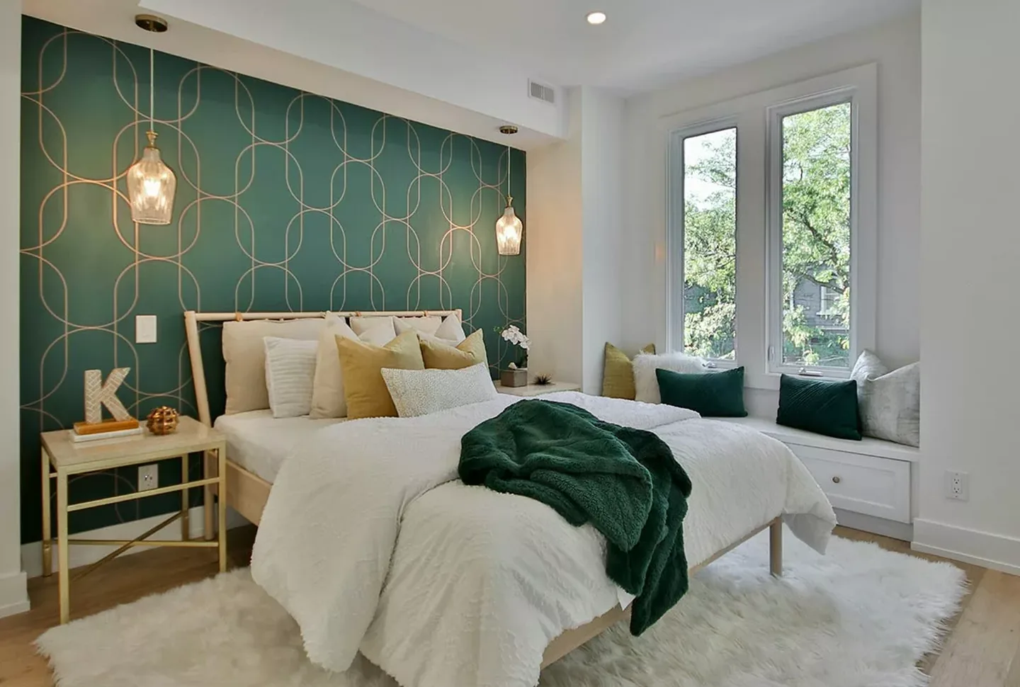 Chambre avec papier peint à motifs — Peintre — par TH DECOR — à Angers