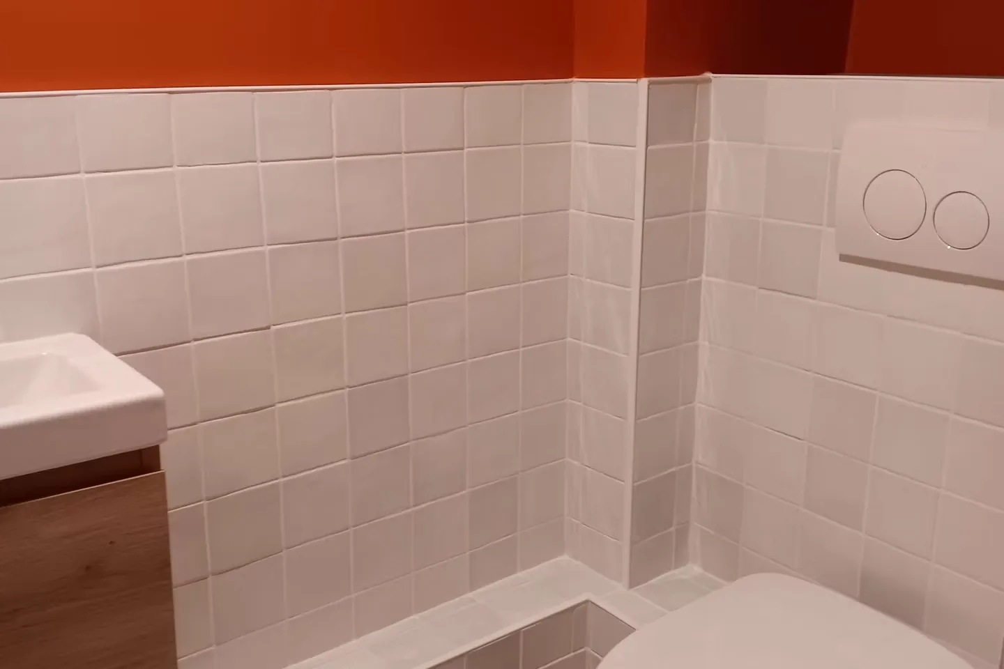 WC suspendu et habillage carrelé — Plombier — par dib artisan — à Toulouse