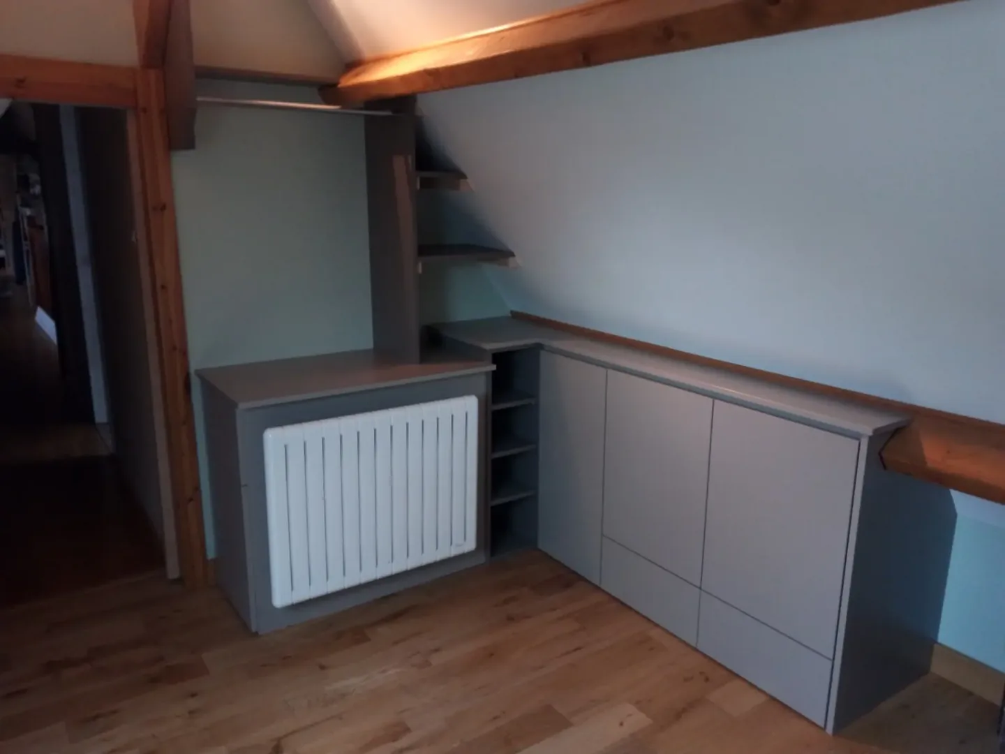 Aménagements chambres – Réalisation Agencement par Mokuton Menuiserie en Savoie à Chambéry — Menuisier — par Menuisier Artisan en Savoie - Mokuton Menuiserie