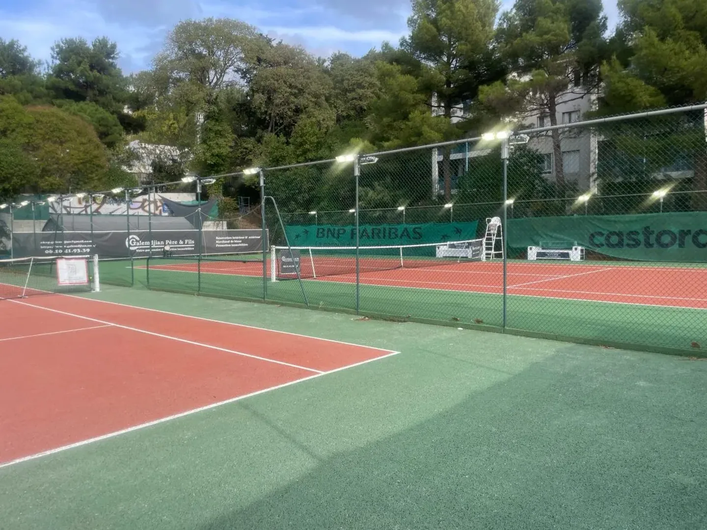Éclairage d’un terrain sportif à Marseille — Électricien — par EGSL — à Marseille–Aix-en-Provence