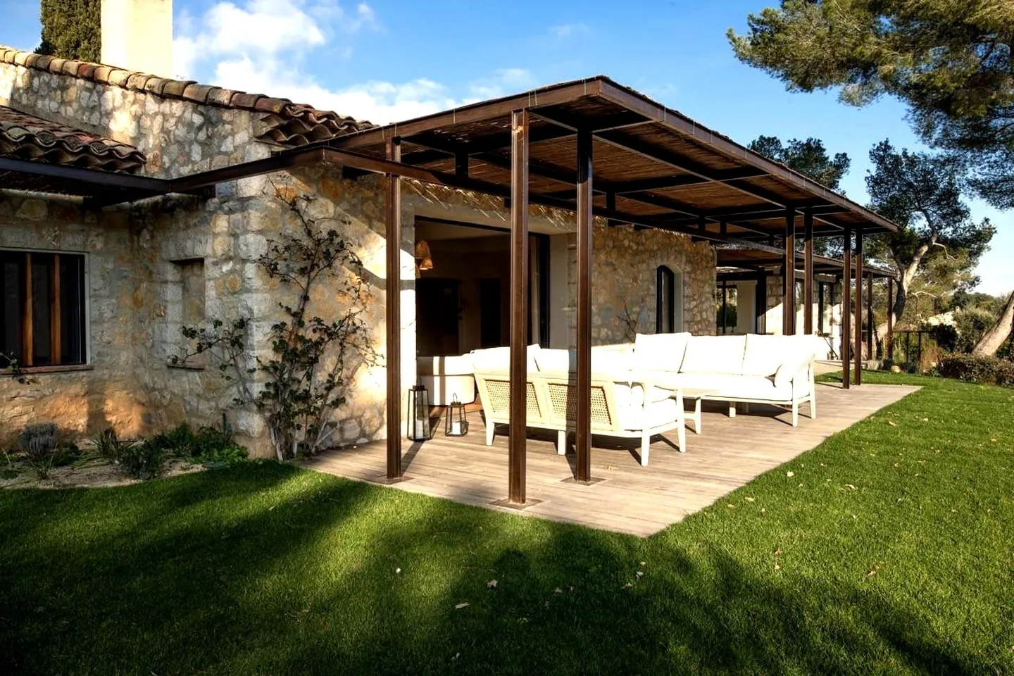 Savoir-faire — Menuisier — par Ferronnerie, menuiserie bois & pierre taillée — à Nice–Cannes–Antibes