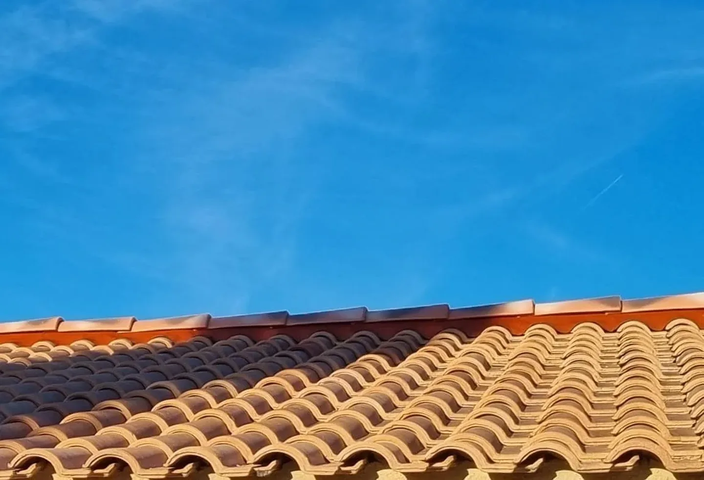 Faîtage et rangées de tuiles — Couvreur — par ND Couvreur — à Avignon