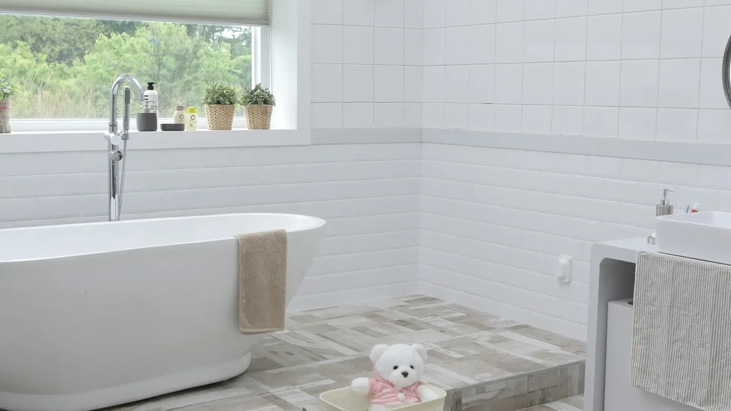 Renovation-de-salle-de-bain-pau — Plombier — par MJ Plomberie