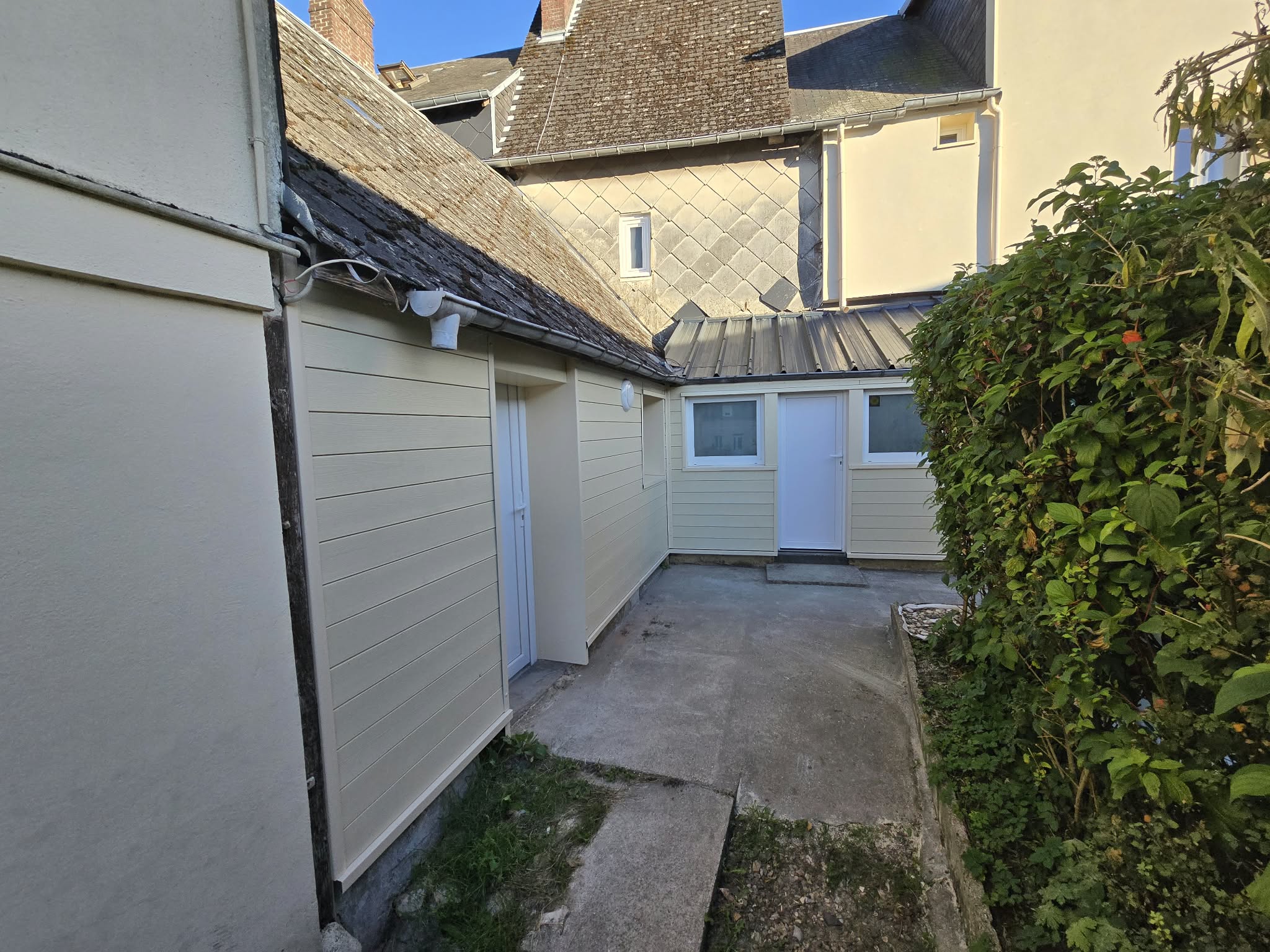 Rénovation de façade par une entreprise de l’enveloppe du bâtiment à Yvetot