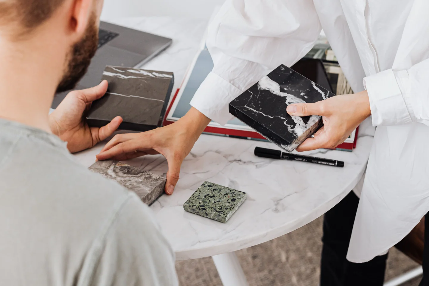 Illustration du guide : Comment négocier un devis avec un artisan sans réduire la qualité